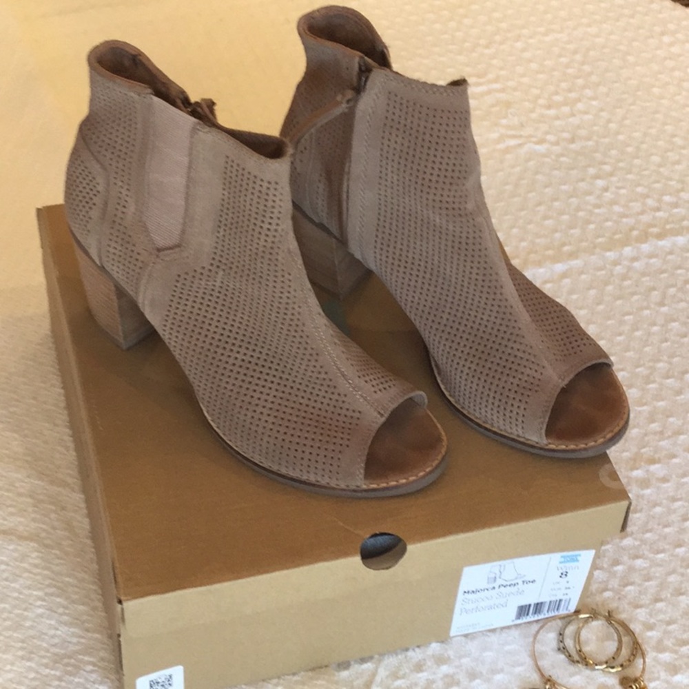 Toms Majorca Peep Toe Stucco Suede Perforated